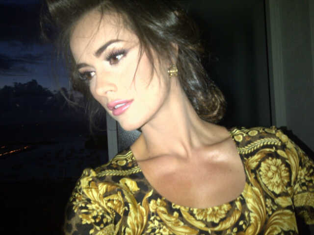 Miss Venezuela 2012 เดินทางถึง Miami แล้ว