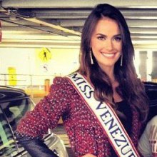 Miss Venezuela 2012 เดินทางถึง Miami แล้ว