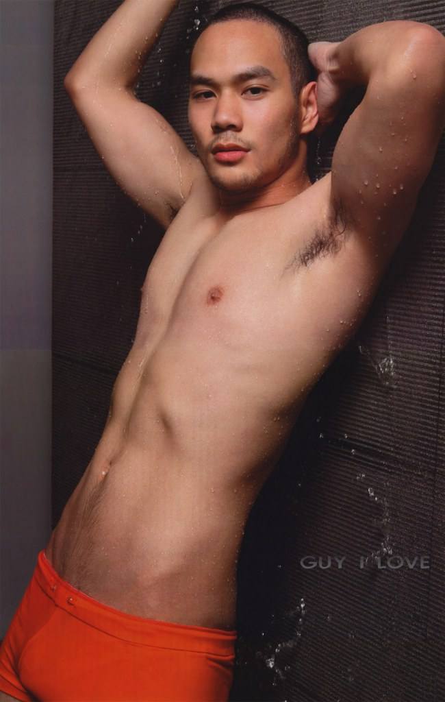 สามหนุ่มเนื้อแน่น