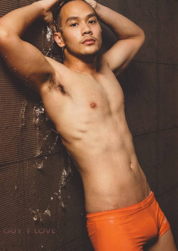 สามหนุ่มเนื้อแน่น