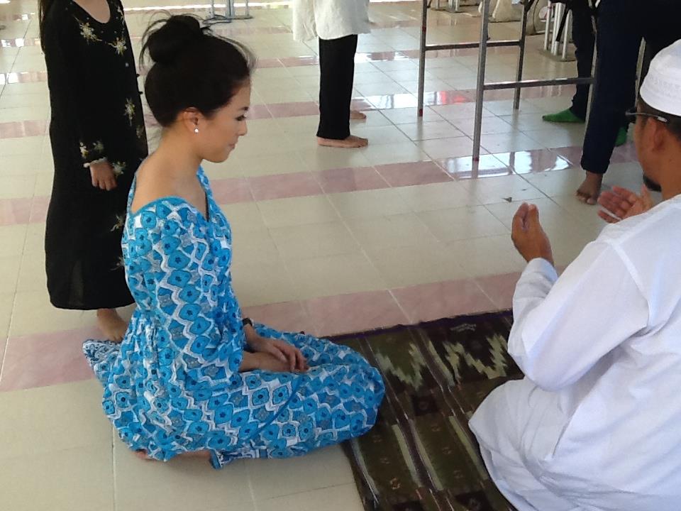 น้องโบว์ลิ่ง นางสาวไทย 2555 ลงใต้ (ปัตตานี) ถ่ายทำหนัง ละติจูดที่ 6