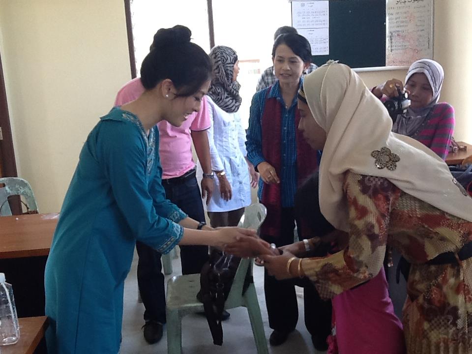 น้องโบว์ลิ่ง นางสาวไทย 2555 ลงใต้ (ปัตตานี) ถ่ายทำหนัง ละติจูดที่ 6