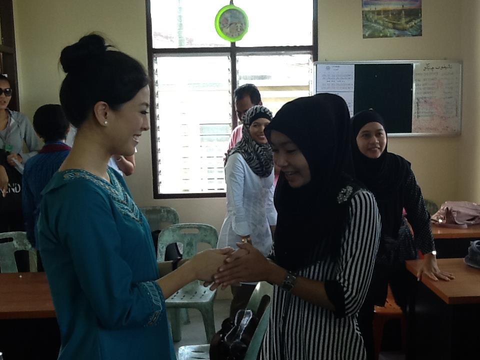 น้องโบว์ลิ่ง นางสาวไทย 2555 ลงใต้ (ปัตตานี) ถ่ายทำหนัง ละติจูดที่ 6