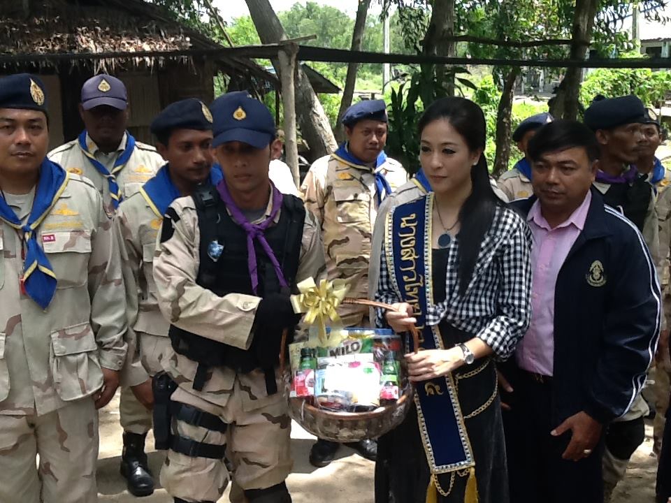 น้องโบว์ลิ่ง นางสาวไทย 2555 ลงใต้ (ปัตตานี) ถ่ายทำหนัง ละติจูดที่ 6