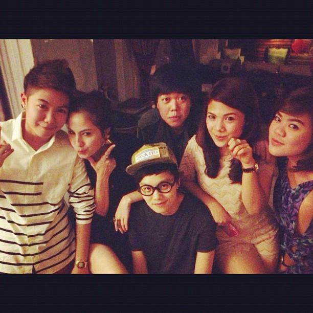 ขวัญ อุษามณี กับแก๊งค์เพื่อนสนิทในปาร์ตี้ชิลๆ