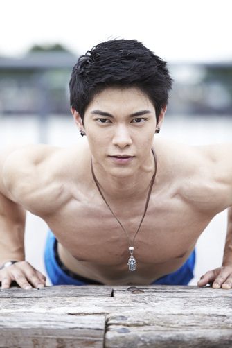 มิกกี้ นนท์ อัลภาชน์ - หนุ่มหล่อคลีโอ2012