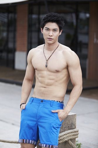 มิกกี้ นนท์ อัลภาชน์ - หนุ่มหล่อคลีโอ2012