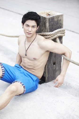 มิกกี้ นนท์ อัลภาชน์ - หนุ่มหล่อคลีโอ2012