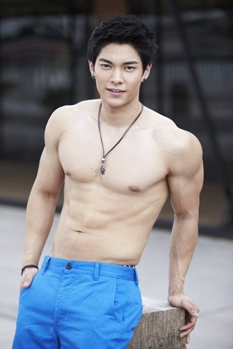 มิกกี้ นนท์ อัลภาชน์ - หนุ่มหล่อคลีโอ2012