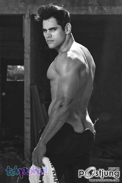 T&aacute; Poha by Hay Torres