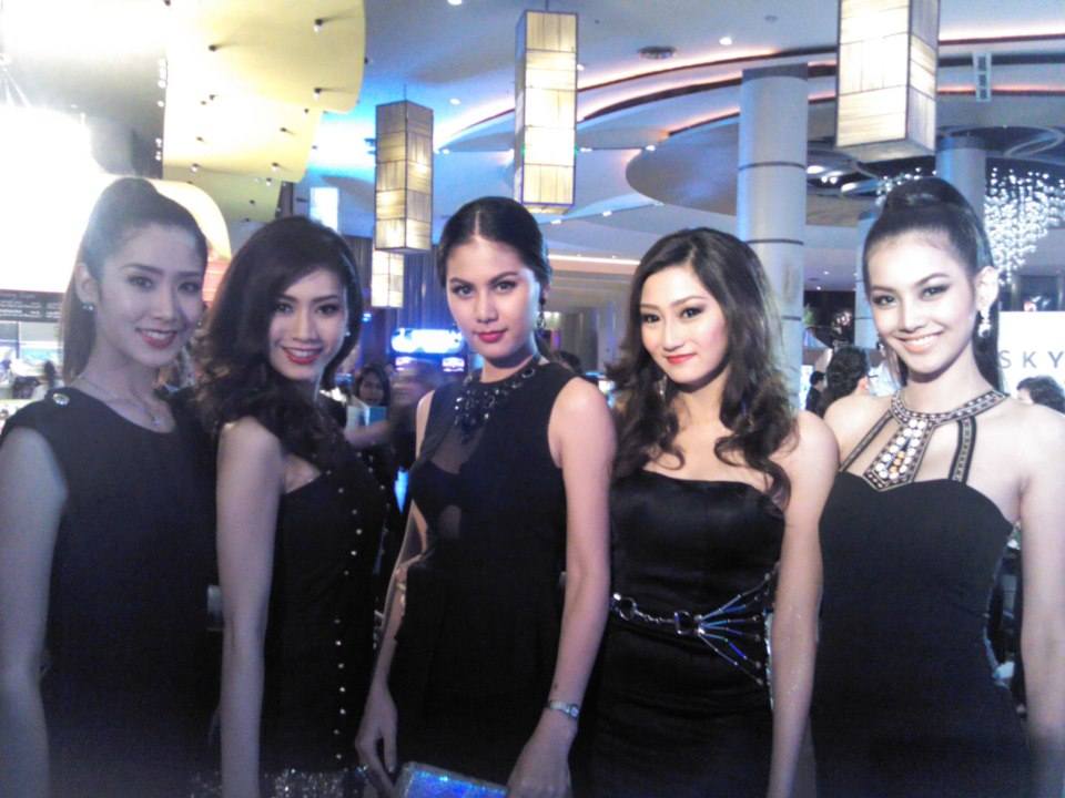 สาวๆ miss universe thailand มางานกาล่าหนังเจมส์บอนด์ Sky Fall ที่พารากอน