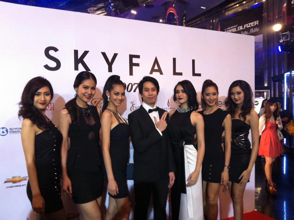 มายด์ Miss Earth Thailand 2012 และทีม MUT ในงานเปิดตัว James Bond ภาค SKYFALL