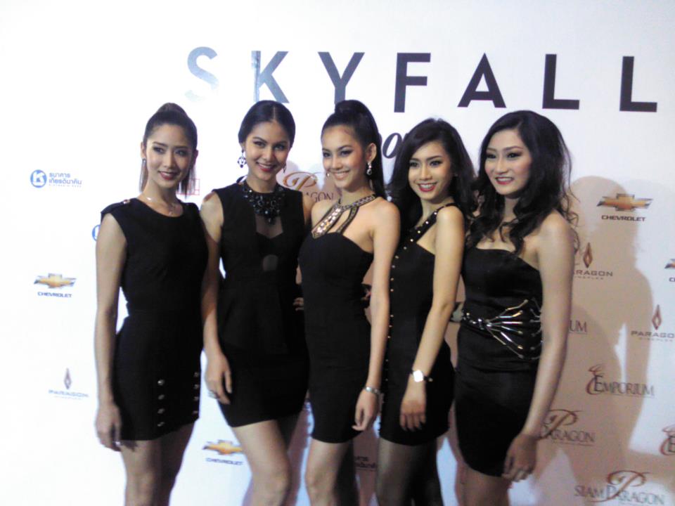 มายด์ Miss Earth Thailand 2012 และทีม MUT ในงานเปิดตัว James Bond ภาค SKYFALL