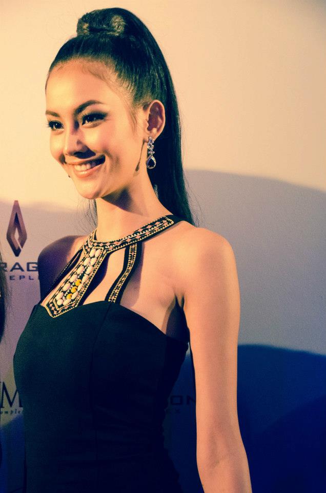 มายด์ Miss Earth Thailand 2012 และทีม MUT ในงานเปิดตัว James Bond ภาค SKYFALL