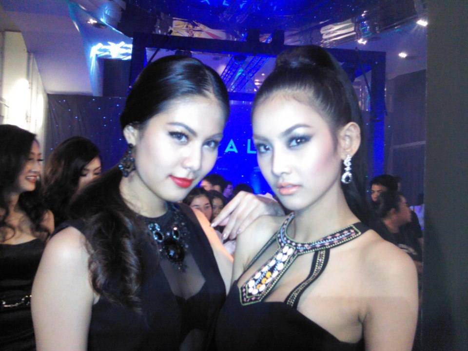 มายด์ Miss Earth Thailand 2012 และทีม MUT ในงานเปิดตัว James Bond ภาค SKYFALL