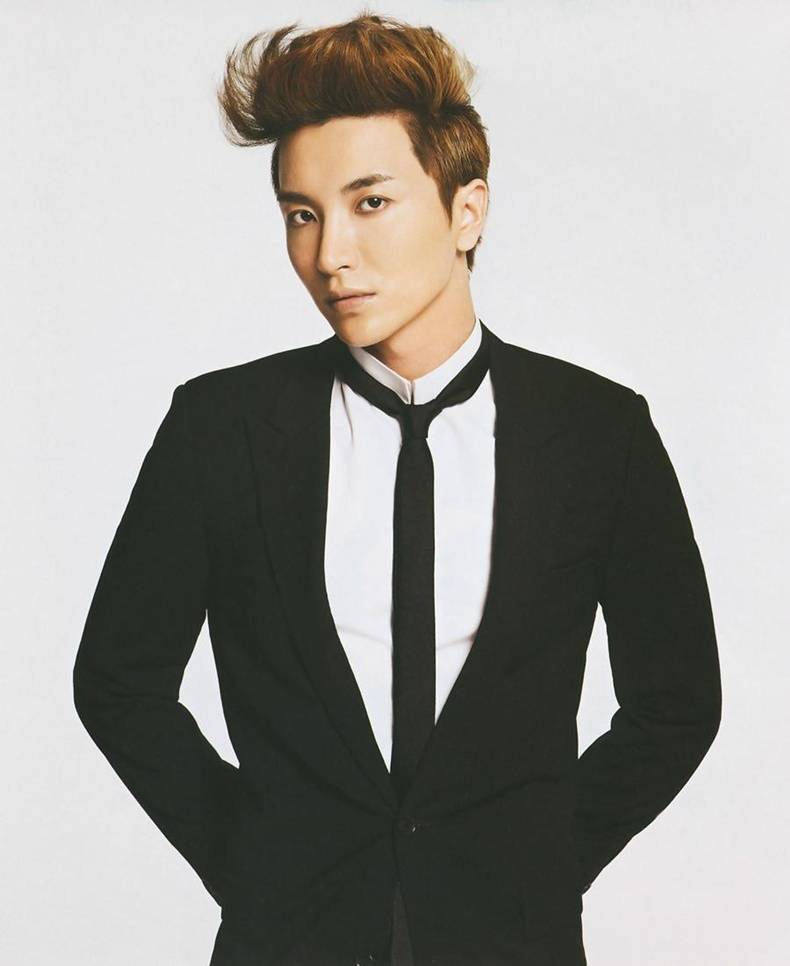 [SJ] Leeteuk @ Vogue Japan Magazine December 2012