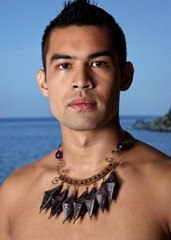 ผู้ชายกับสร้อยคอ