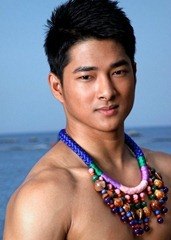 ผู้ชายกับสร้อยคอ