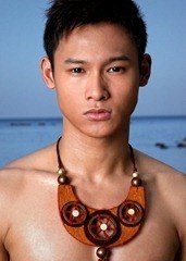 ผู้ชายกับสร้อยคอ