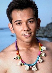 ผู้ชายกับสร้อยคอ