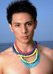 ผู้ชายกับสร้อยคอ