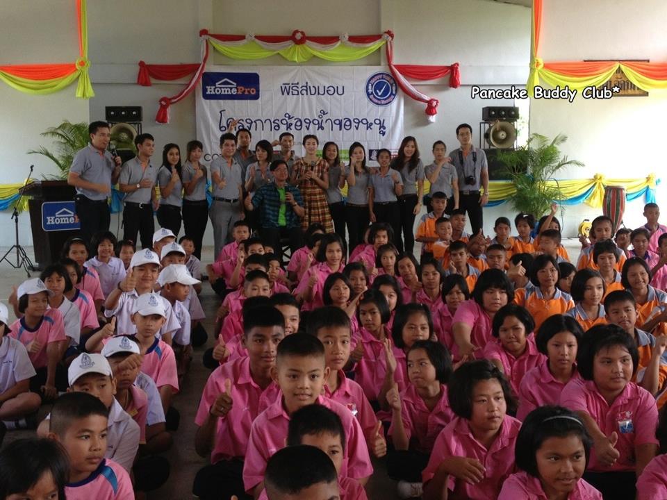 ภาพ แพนเค้ก ในงานส่งมอบห้องน้ำโครงการห้องน้ำของหนู จ.ราชบุรี - 01/11/12