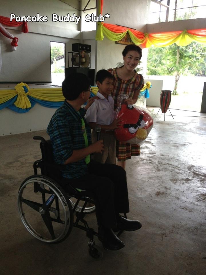 ภาพ แพนเค้ก ในงานส่งมอบห้องน้ำโครงการห้องน้ำของหนู จ.ราชบุรี - 01/11/12