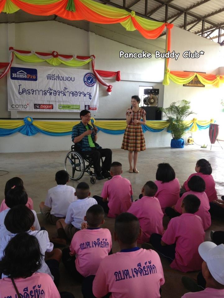 ภาพ แพนเค้ก ในงานส่งมอบห้องน้ำโครงการห้องน้ำของหนู จ.ราชบุรี - 01/11/12