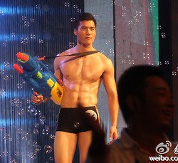 ถอดโชว์เรือนร่าง 36