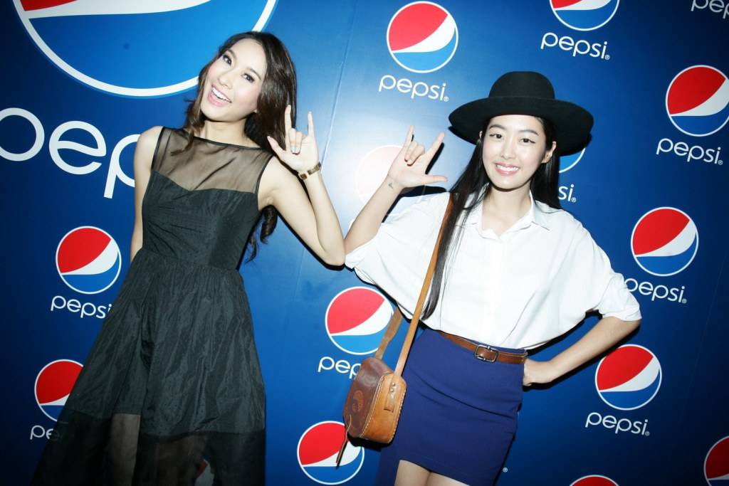 ทำไมช่วงนี้ดาราชอบโพสท่านี้กันจัง