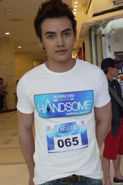 หมุ่มไทยไม่แพ้ชาติใด