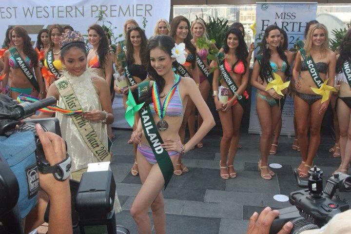 ขอแสดงความยินดีน้องมายด์ กับรางวัลขวัญใจสื่อเหรียญเงินในรอบชุดว่ายน้ำ Miss Earth 2012