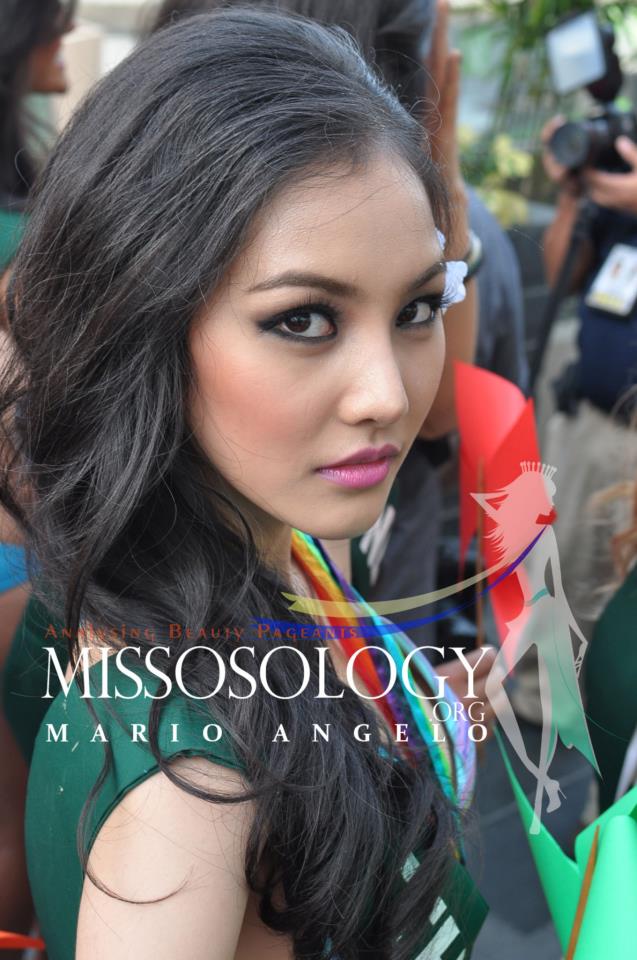 ขอแสดงความยินดีน้องมายด์ กับรางวัลขวัญใจสื่อเหรียญเงินในรอบชุดว่ายน้ำ Miss Earth 2012