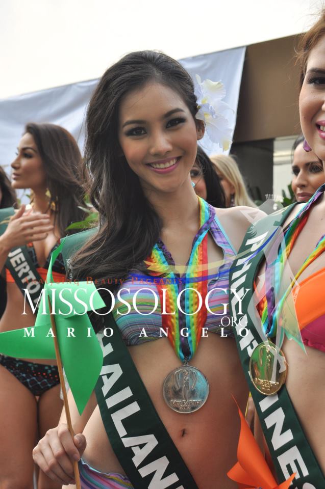 ขอแสดงความยินดีน้องมายด์ กับรางวัลขวัญใจสื่อเหรียญเงินในรอบชุดว่ายน้ำ Miss Earth 2012