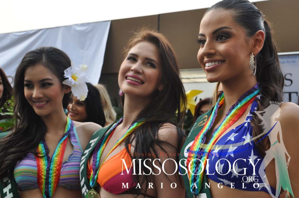 ขอแสดงความยินดีน้องมายด์ กับรางวัลขวัญใจสื่อเหรียญเงินในรอบชุดว่ายน้ำ Miss Earth 2012