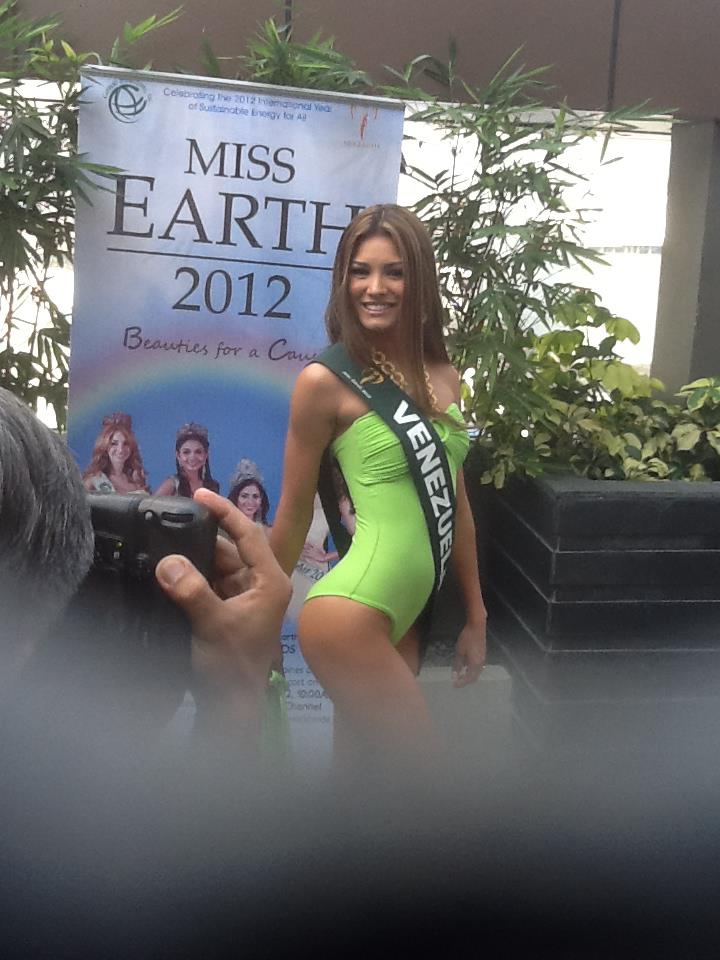 Miss Venezuela Earth 2012 รอบแถลงข่าวชุดว่ายน้ำ