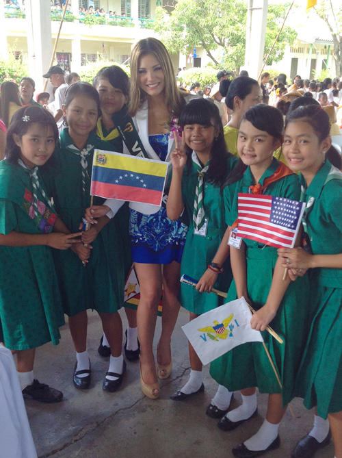 Miss Venezuela Earth 2012 รอบแถลงข่าวชุดว่ายน้ำ