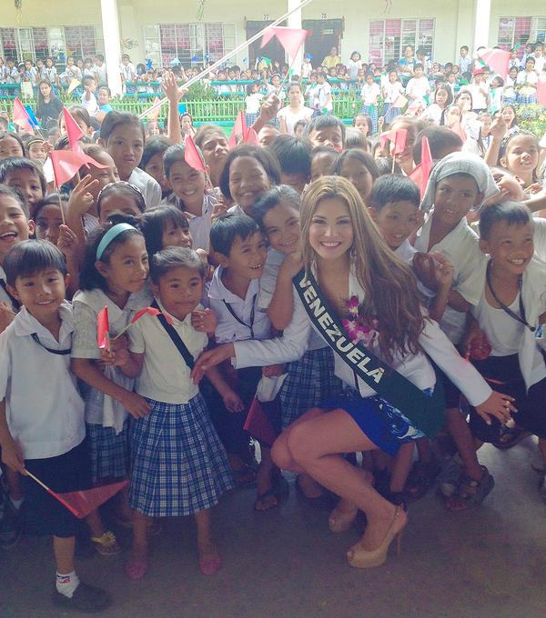 Miss Venezuela Earth 2012 รอบแถลงข่าวชุดว่ายน้ำ