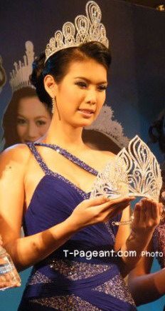 ทั่วโลกจับตา ไทยจะใส่ชุดไหนไปเวทีmu 2012