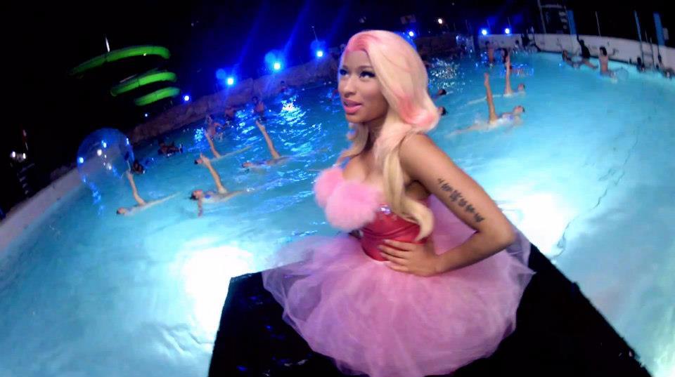 nicki minaj กับสีผมสุดเจ็บ