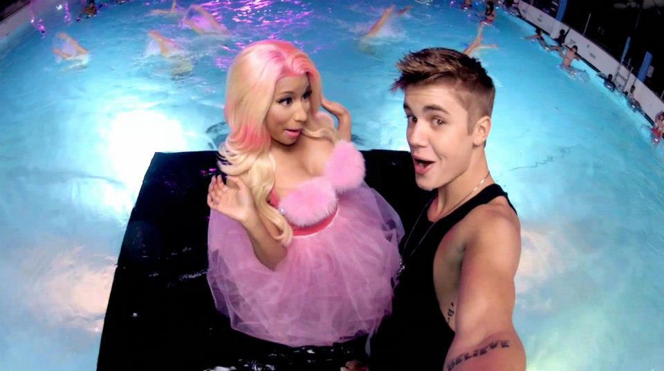 nicki minaj กับสีผมสุดเจ็บ