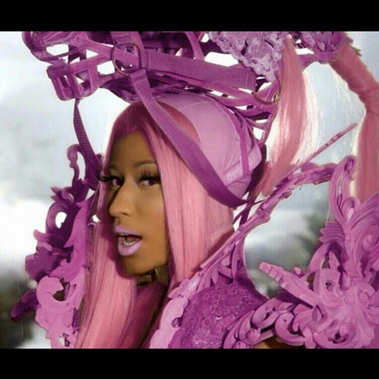 nicki minaj กับสีผมสุดเจ็บ