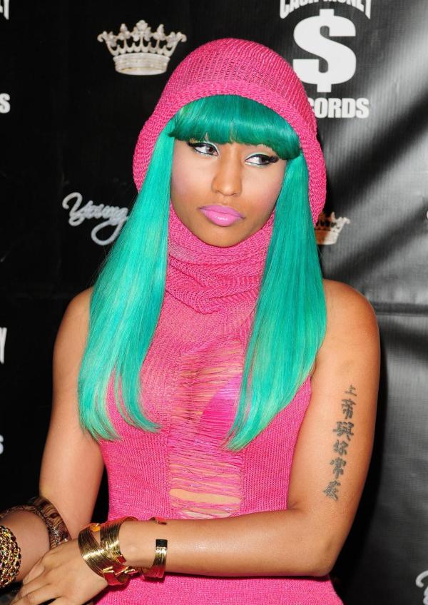 nicki minaj กับสีผมสุดเจ็บ