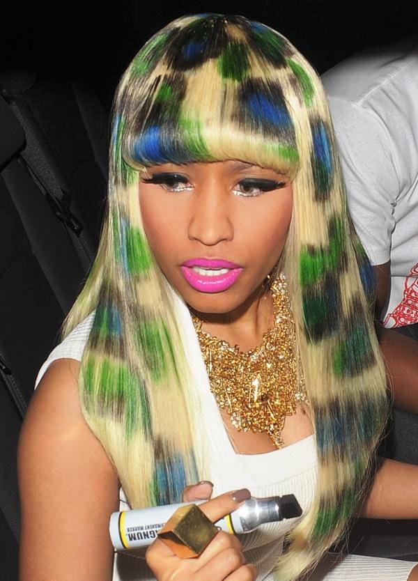 nicki minaj กับสีผมสุดเจ็บ