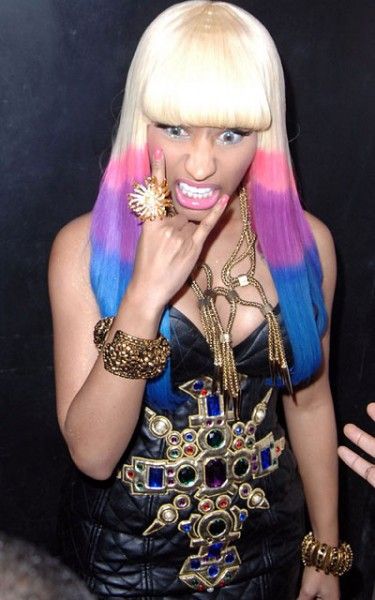 nicki minaj กับสีผมสุดเจ็บ
