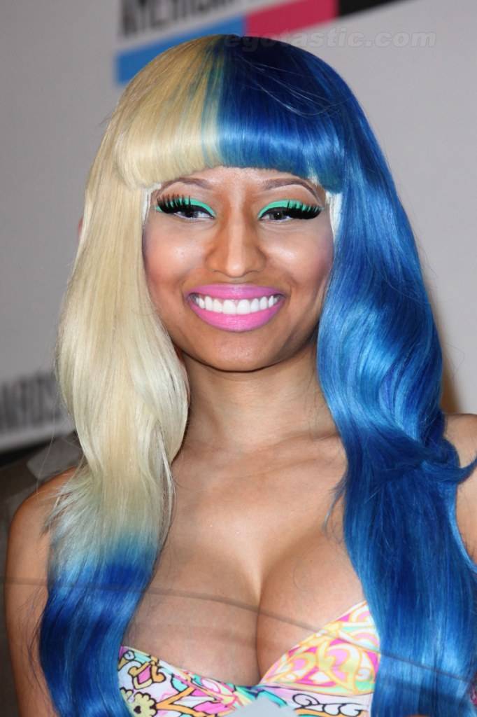 nicki minaj กับสีผมสุดเจ็บ