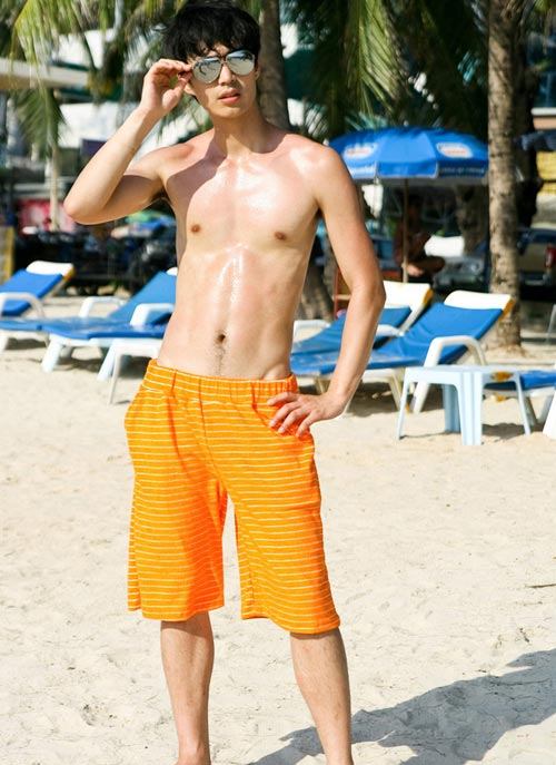 แฟชั่น กางเกงขาสั้น เที่ยวทะเล สำหรับหนุ่ม ๆ