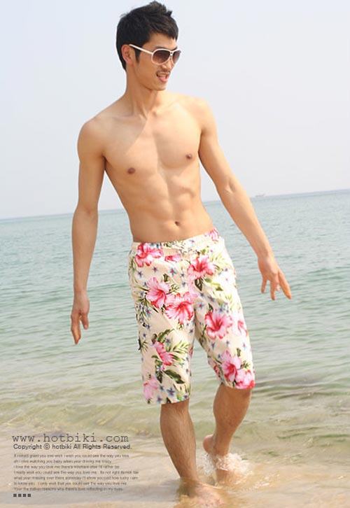 แฟชั่น กางเกงขาสั้น เที่ยวทะเล สำหรับหนุ่ม ๆ