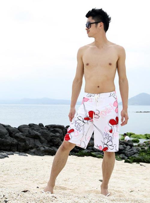 แฟชั่น กางเกงขาสั้น เที่ยวทะเล สำหรับหนุ่ม ๆ