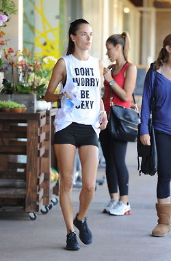 แฟชั่นการแต่งกายของสาวๆสมัยนี้